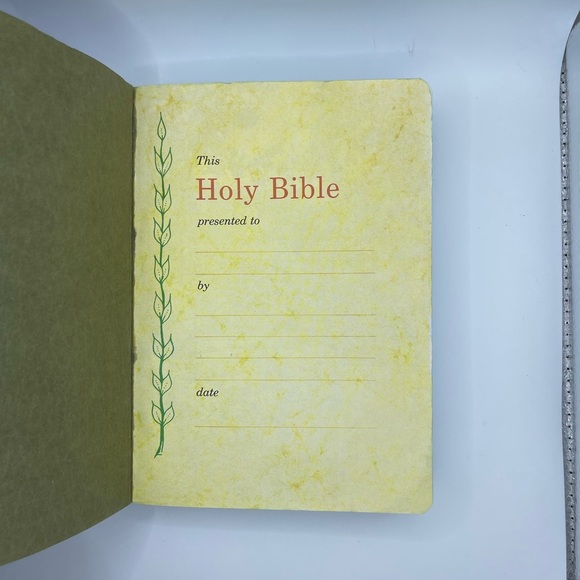 Holy Bible KIng James Version Dictionary Concordance Red Letter Edition 1970 - Picture 2 of 13